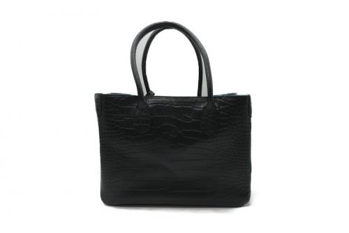 エーディーエムジェイのクロコ型押しハンドバッグ