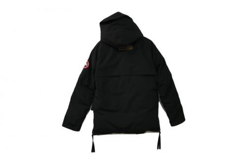 カナダグースのKAMLOOPS　ダウンジャケット