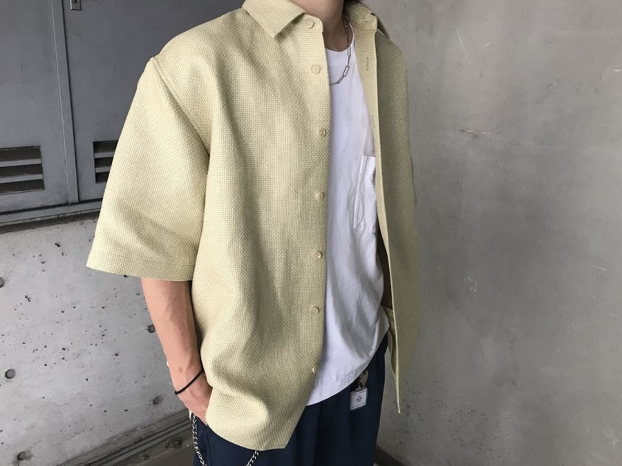 AURALEE/オーラリー】より一風変わった素材を使用したシャツを
