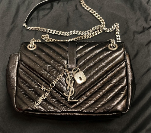 YVES SAINT LAURENTのイヴサンローラン