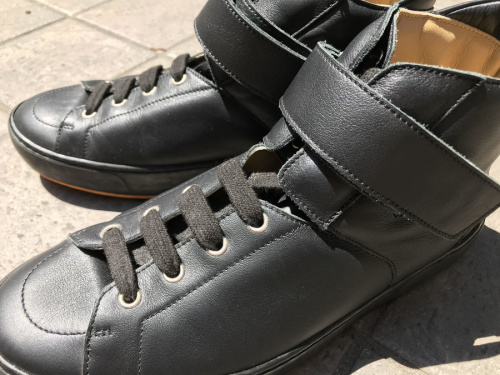 エルメスのハイカットスニーカー