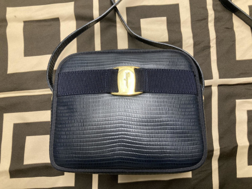 サルヴァトーレ フェラガモのヴァラショルダーバッグ