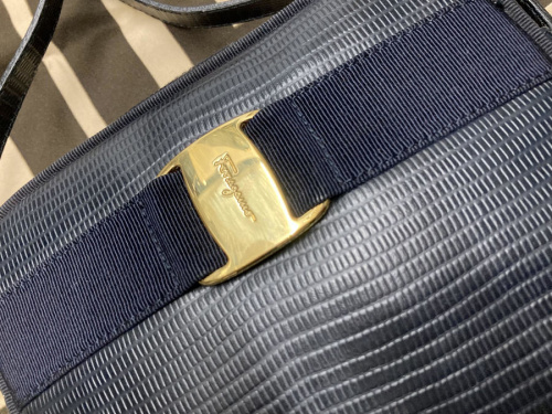 ヴァラショルダーバッグのD21 3096