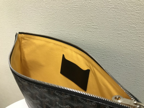 ゴヤールのクラッチバッグ