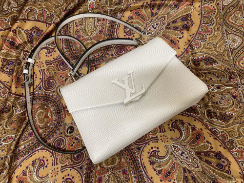 LOUIS VUITTONのルイ ヴィトン