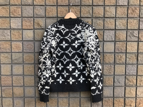 ルイ ヴィトンのディストーテッドモノグラムクルーネックニット