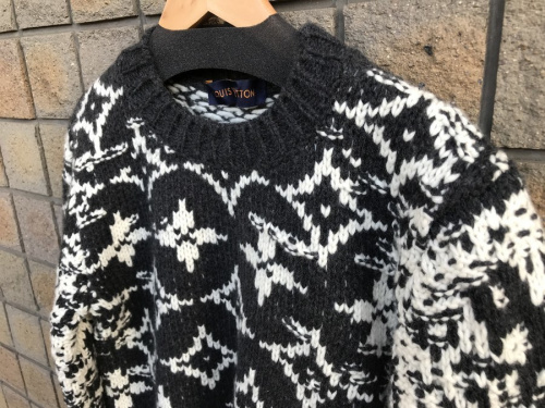 ディストーテッドモノグラムクルーネックニット