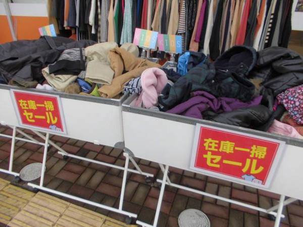 古着大量！大セール！！！　1着あたり50円 世田谷】数千着の古着が眠る倉庫に潜入❗️大量買い付け！今年の冬の