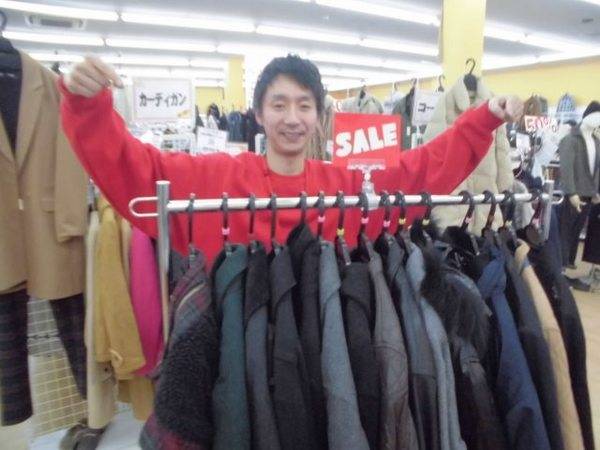 在庫一掃セールに「ざ！行こう！一緒うにセール」笑 激安古着屋の在庫