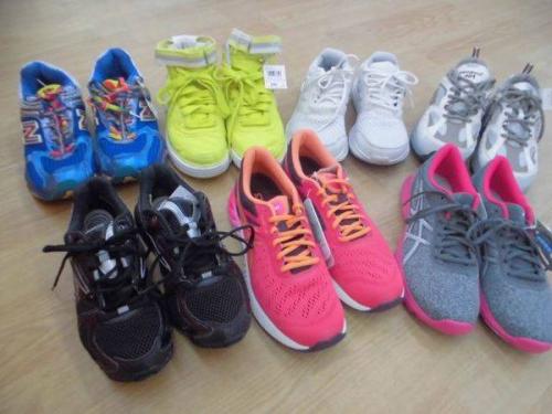 スニーカーのアネロ