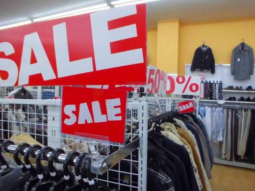 セールの激安古着屋