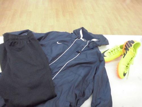 アディダスのナイキ