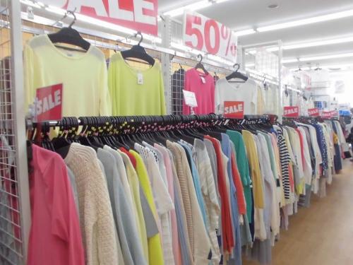 セールの古着 安い