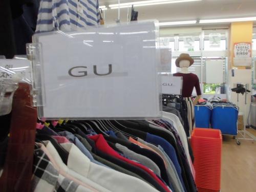 GU ジーユーのUNIQLO ユニクロ