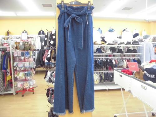 デニムのジーンズ