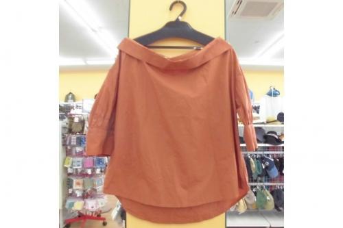 春物のブラウス