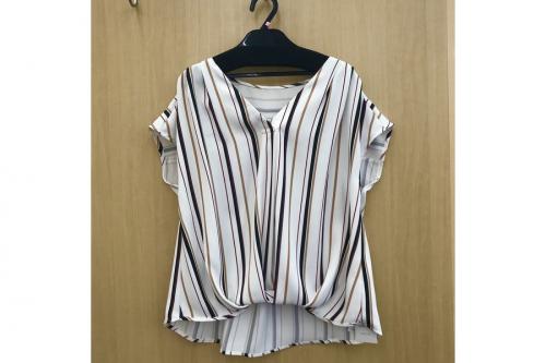 ブラウスの夏物