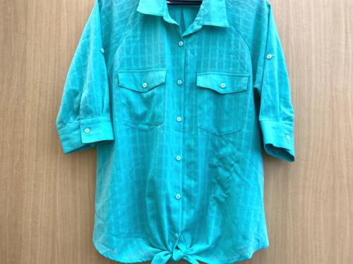 襟付のブラウス