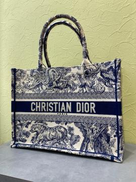 「ラグジュアリーブランドのChristian Dior 」