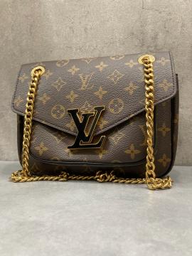 「ラグジュアリーブランドのLOUIS VUITTON 」