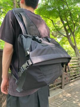 「アウトドアブランドのmout recon tailor 」