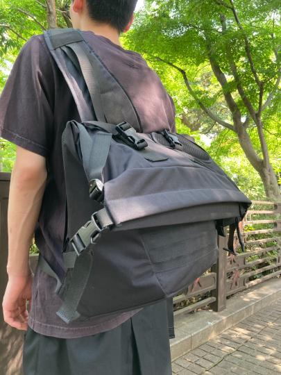 「アウトドアブランドのmout recon tailor 」