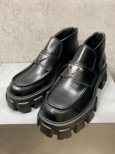 「ラグジュアリーブランドのPRADA 」
