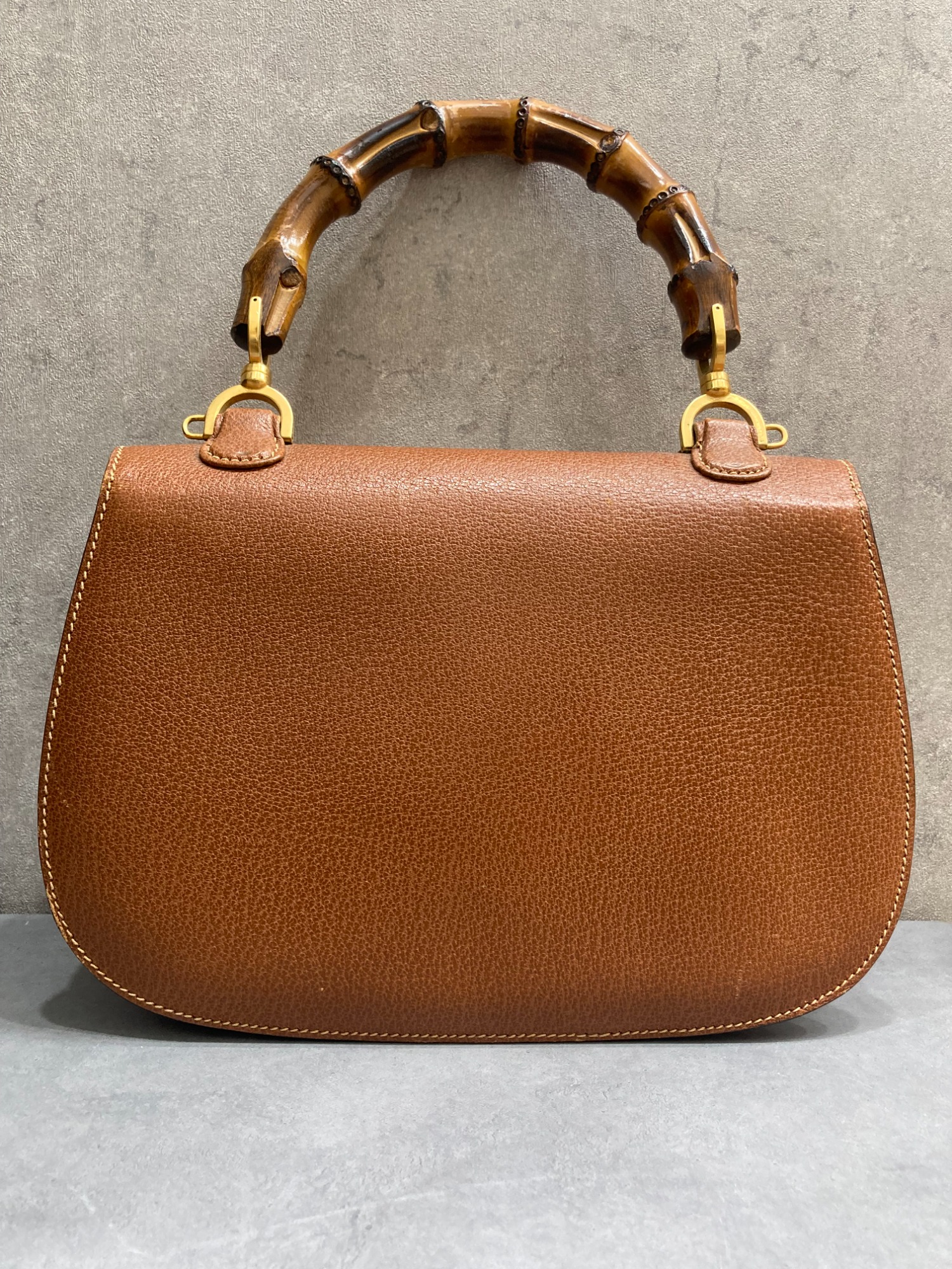 GUCCI グッチ バンブーバッグ グッチ バンブー ディーバ〕ミディアムバッグホワイト レザー