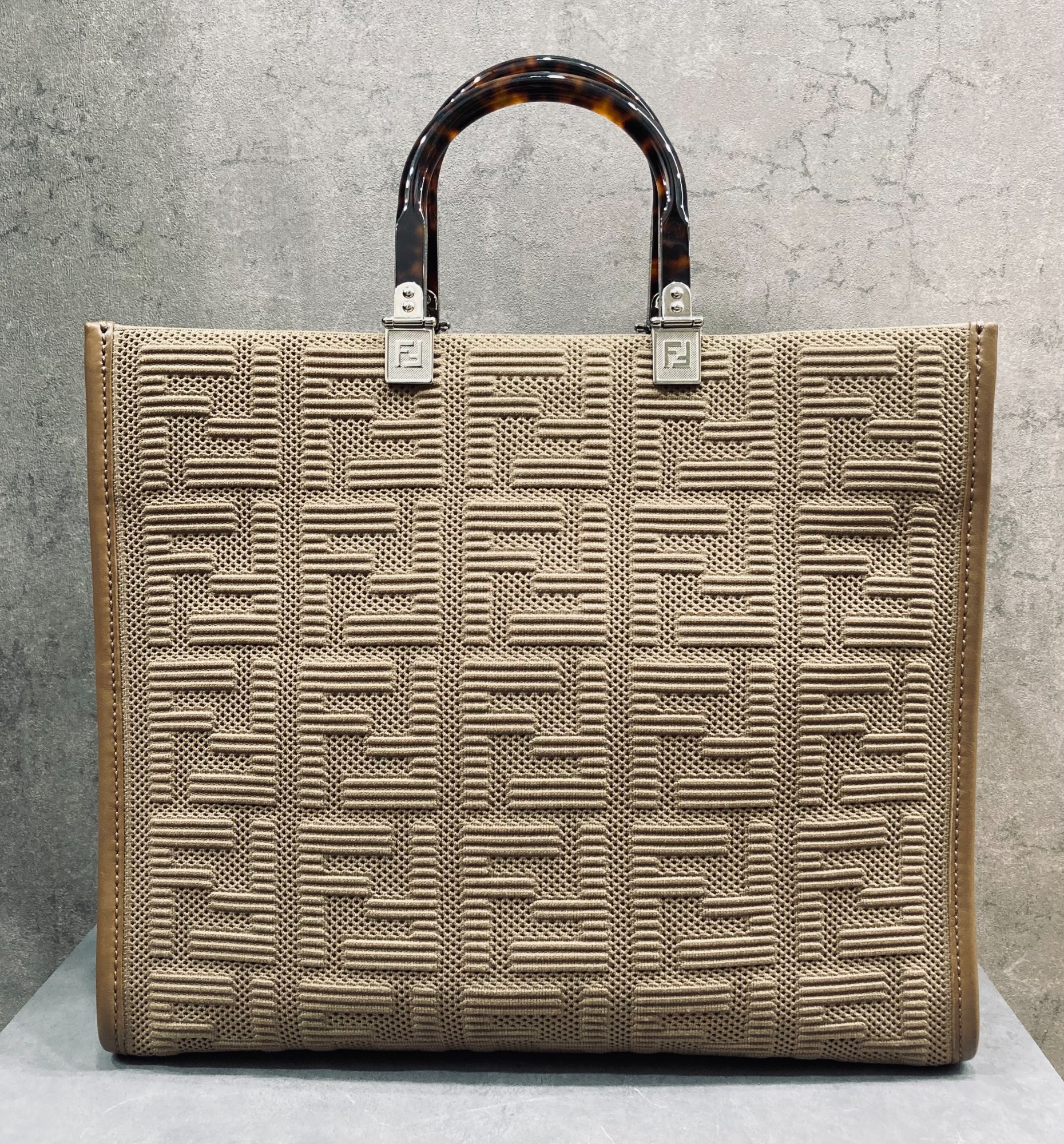 【美品】 pieniトートバック S FENDI × SKIMS/フェンディ×スキムス】サンシャイン ミディアム