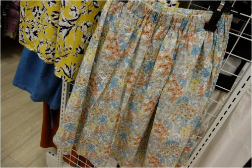 スカートの花柄