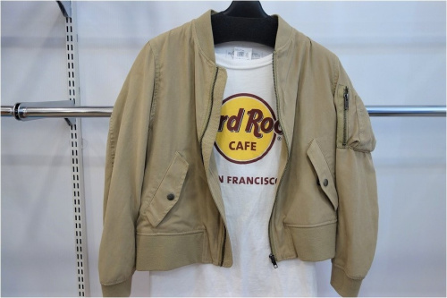 レディースのロゴT