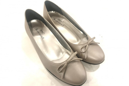 リバティハウスのパンプス