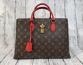 「ラグジュアリーブランドのLOUIS VUITTON 」