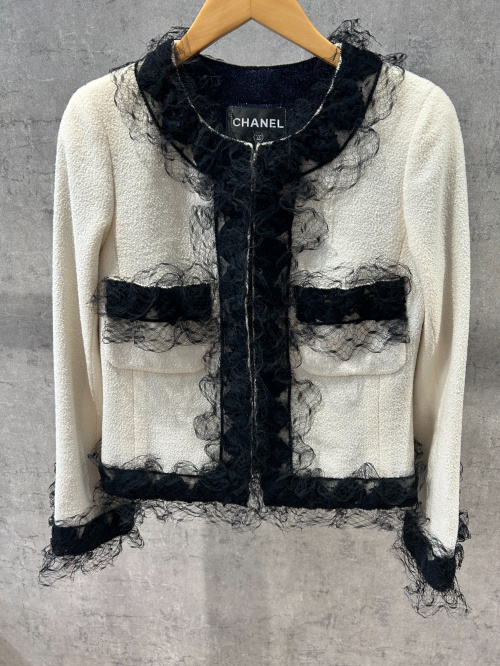 希少✨ シャネル　ツイード　ジャケット　COCO釦 ココマーク 00C サイズM CHANEL/シャネル】よりココボタンツイードジャケットが買取入荷