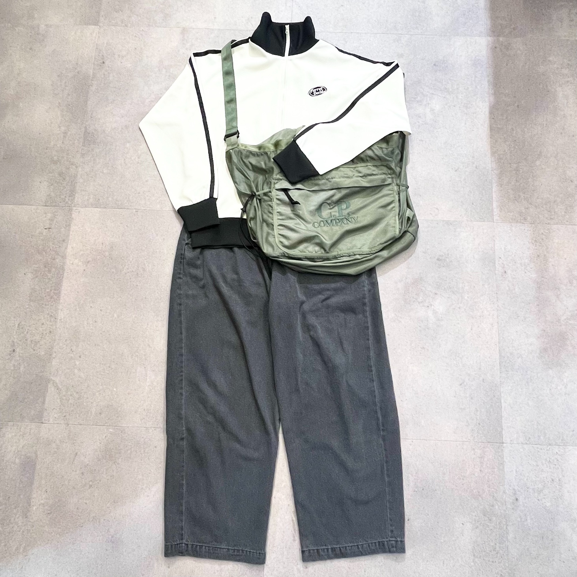 【80s 激レア】シーピーカンパニー メッセンジャーバッグ ロゴパッチ レザー C.P COMPANY/シーピーカンパニー】アイコンバッグ×2000円以下