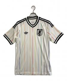 「スポーツブランドのadidas 」