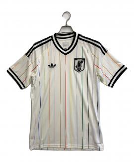 「スポーツブランドのadidas 」