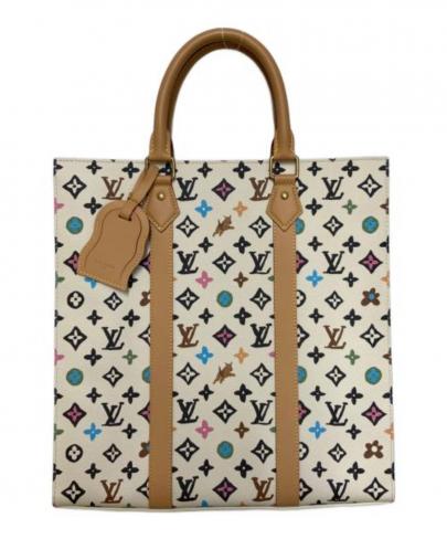 「ラグジュアリーブランドのLOUIS VUITTON 」