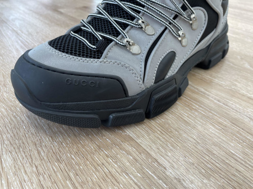 グッチのローカットスニーカー