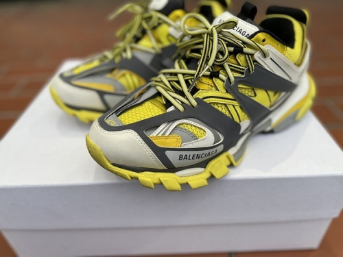 バレンシアガのTrack Sneaker