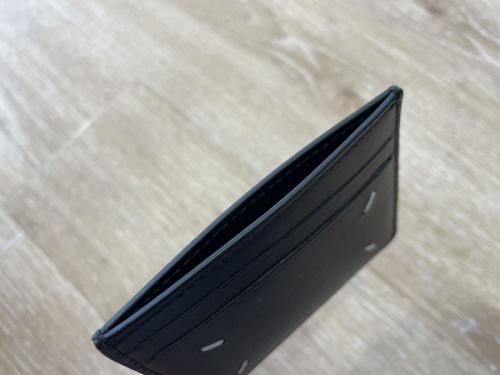 メゾンマルジェラのレザーカードホルダー