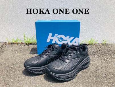 「スニーカーのHOKAONEONE 」