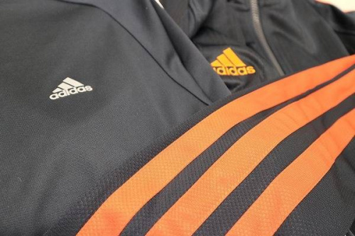 ナイキのアディダス