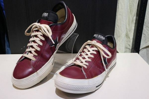 スニーカーのコンバース