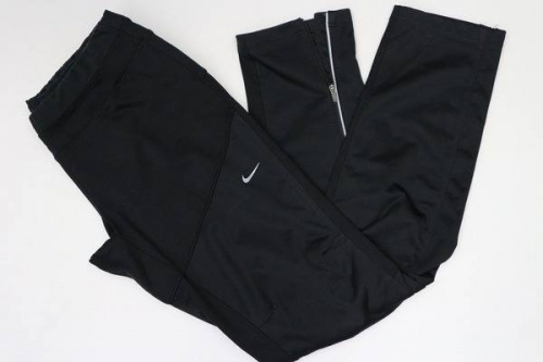 ナイキのアディダス