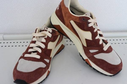 スニーカーのラリー