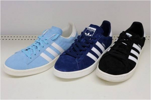 スニーカーの靴