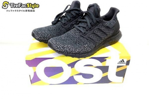 スニーカーのコラボアイテム