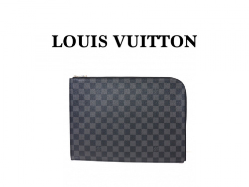 ラグジュアリーブランドのLOUIS VUITTON 　