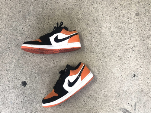 スニーカーのNIKE